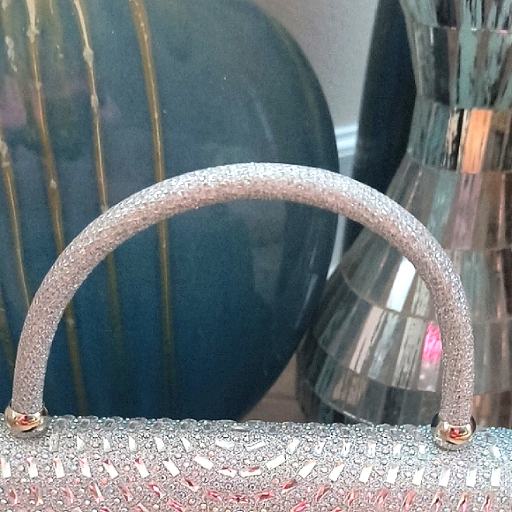 Elegant Silver Handbag - Picture 3 of 4